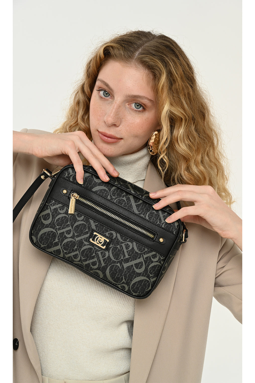 Monogram Siyah Kadın Çapraz Omuz Çantası 05PO25Y2514