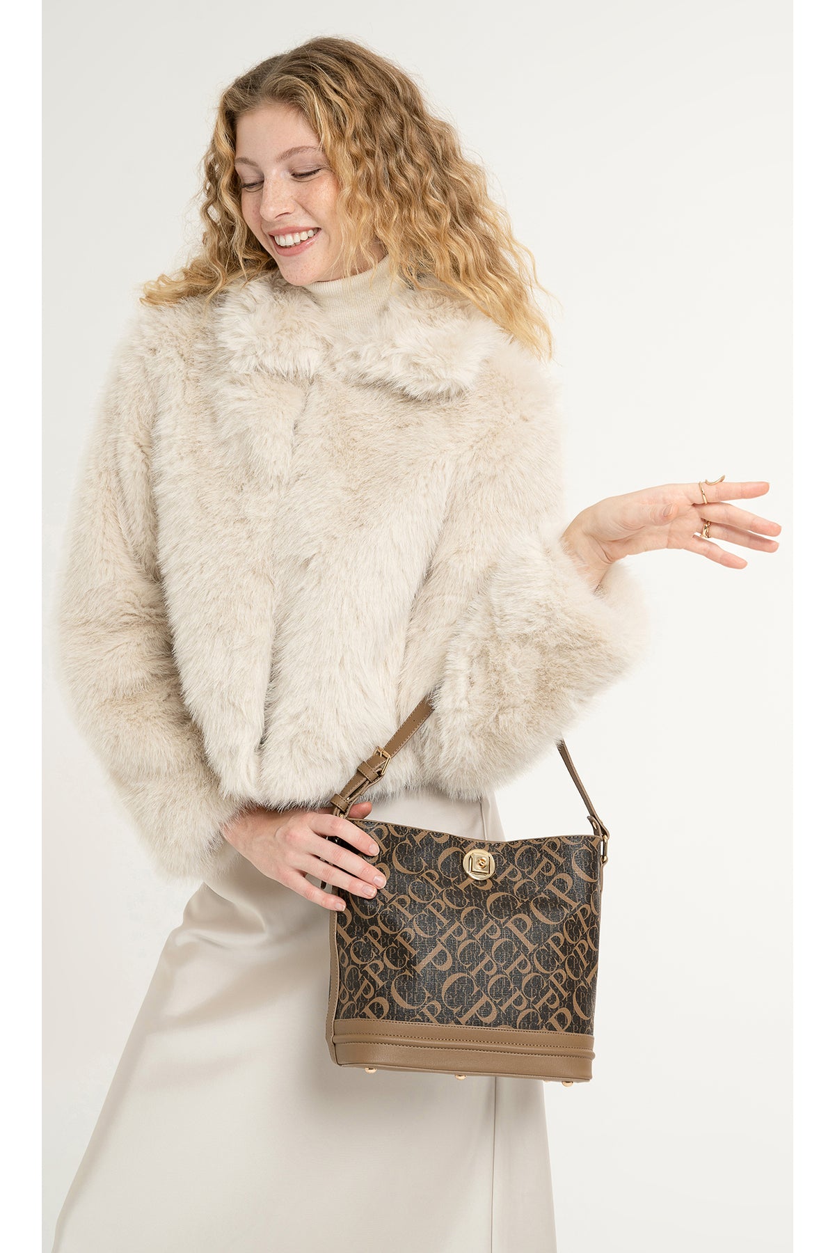 Monogram Kahve Kadın Omuz Çantası 05PO25Y2511