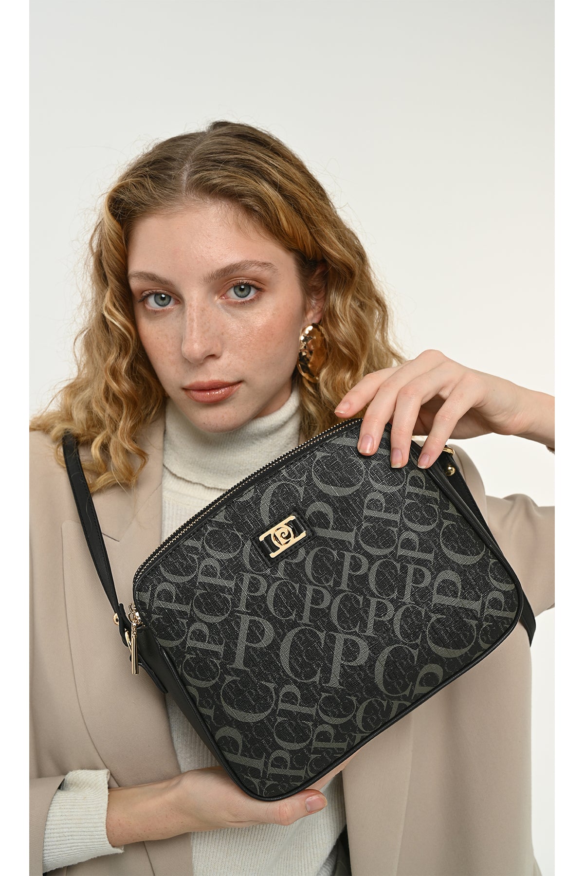 Monogram Siyah Kadın Çapraz Omuz Çantası 05PO25Y2518